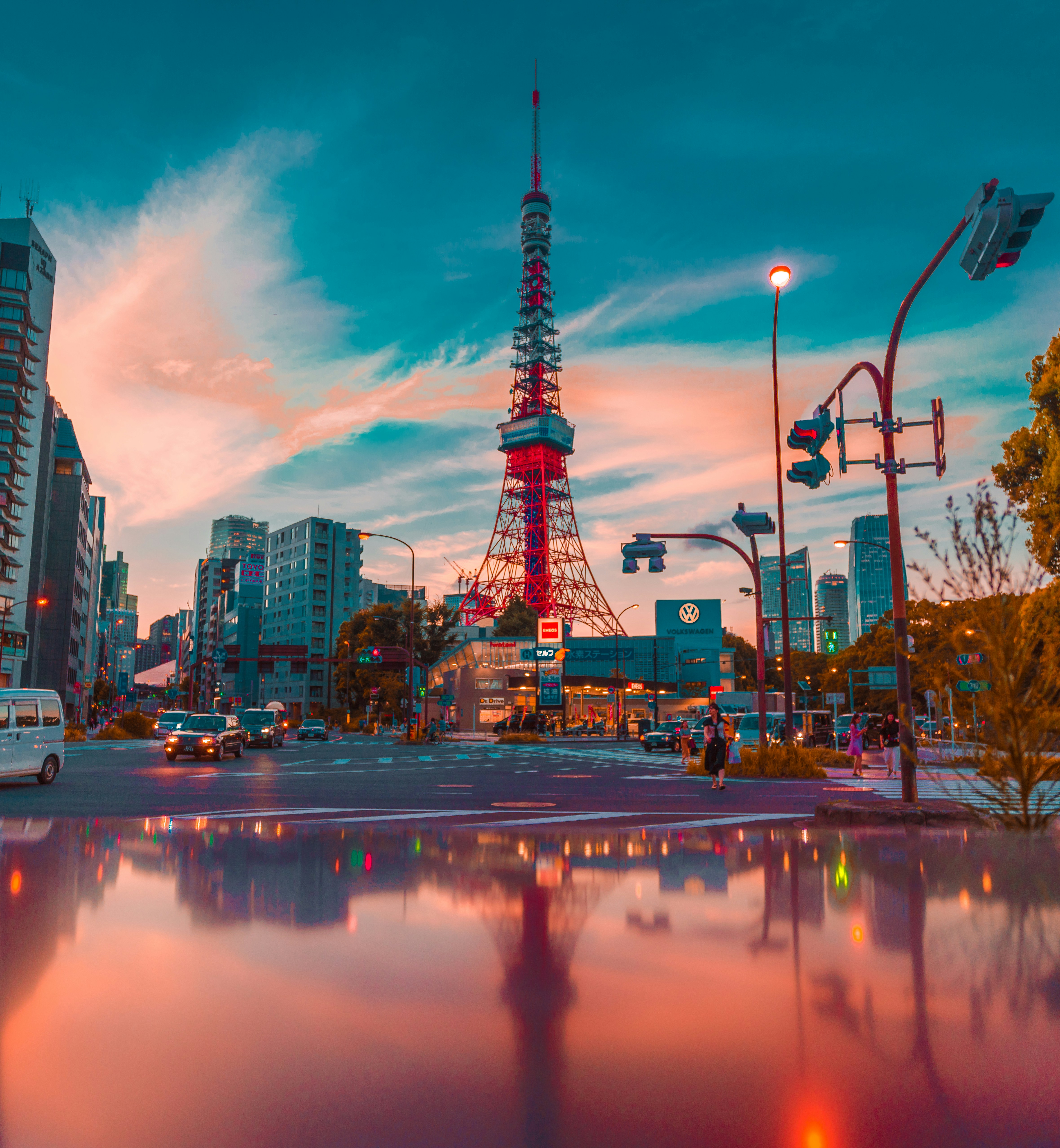 Tokyo private tour — bilingual local guide Hitomy leading walking tours in Tokyo
