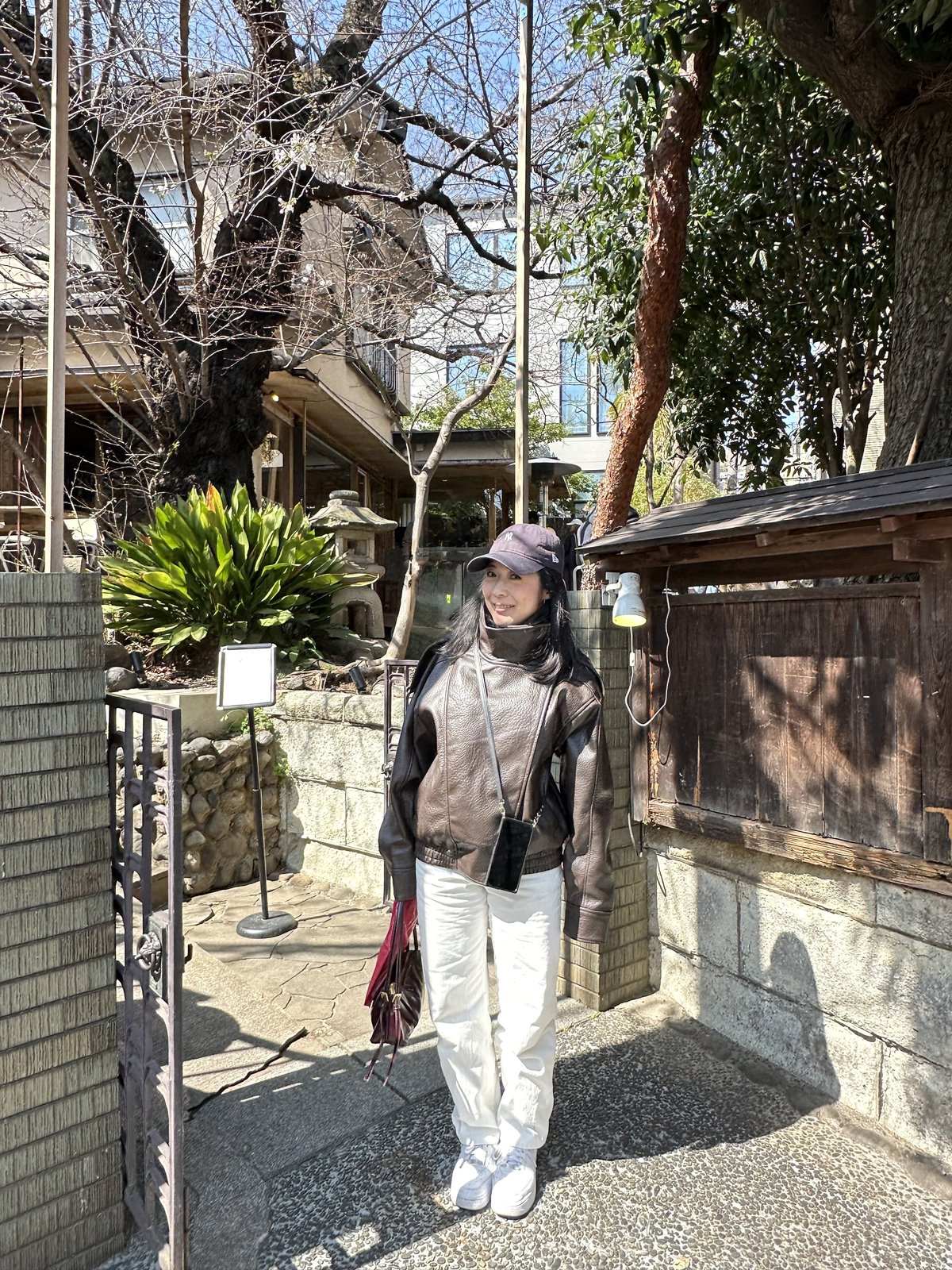 Hitomy in a Tokyo side street